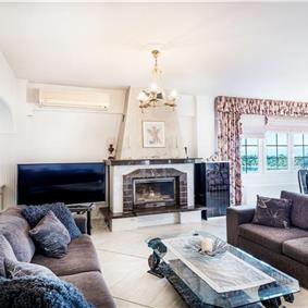 8 Bedroom villa with pool & seaview, near Acharavi, sleeps 16-18